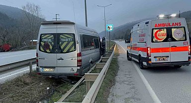 Tur minibüsü kaza yaptı: 4 yaralı