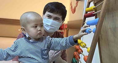 Türk kadın hekimin karaciğer nakliyle 3 yaşındaki Nuryiğit hayata tutundu