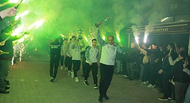 Türkiye şampiyonu olan öğrencilere coşkulu karşılama