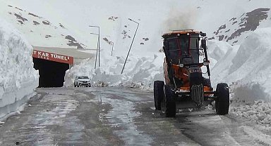 Türkiye'de kar rekoru Van'da kırıldı: Karabet Geçidi'nde kar kalınlığı 3 metreyi geçti