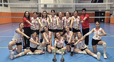 Tut Gençlik Spor Kulübü kızları voleybolda çifte il şampiyonluğu kazandı