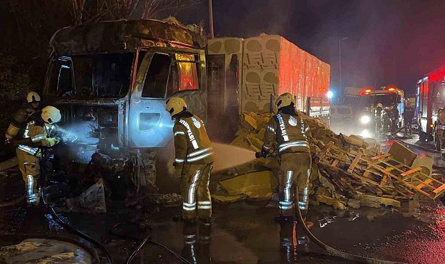 Tuzla'da korkutan tır yangını