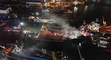 Tuzla'da kuru yük gemisinde yangın: Çok sayıda ekip sevk edildi