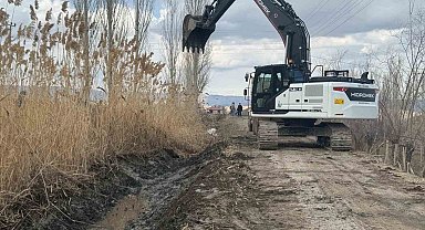 Tuzluca'da 10 kilometrelik sulama hattı temizleniyor