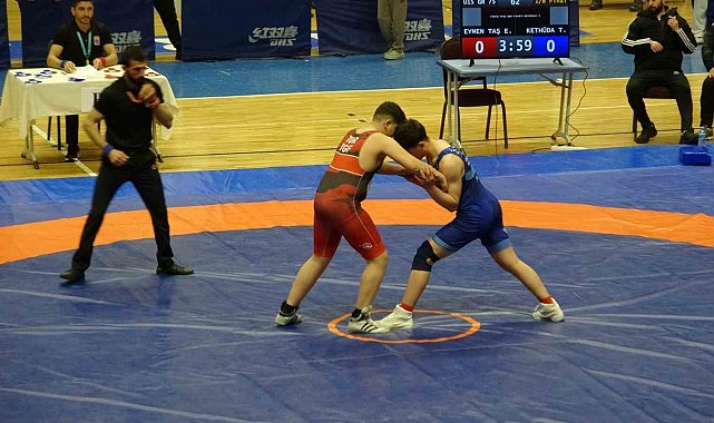 U15 Güreş Grup Müsabakaları Van'da başladı