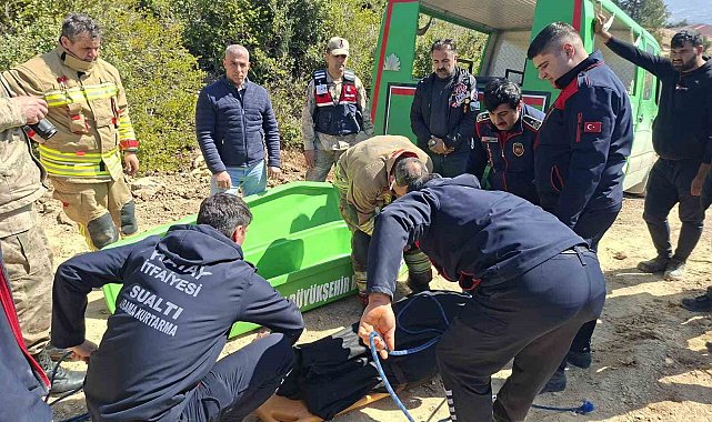 Uçuruma yuvarlanan hafriyat kamyonunun sürücüsü hayatını kaybetti
