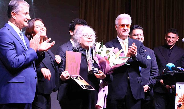 Uluslararası Tiyatro Festivali'nde, "Yaşam Boyu Başarı Ödülü" sahibini buldu