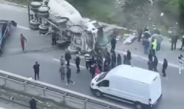 Ümraniye'de araca çarpan beton mikseri devrildi: 1 yaralı