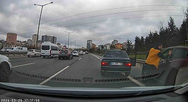 Ümraniye'de makas atan sürücü dehşet saçtı: Araçtan indi, şoföre tokat attı