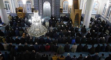 Uşak'ta bayram namazı kılındı