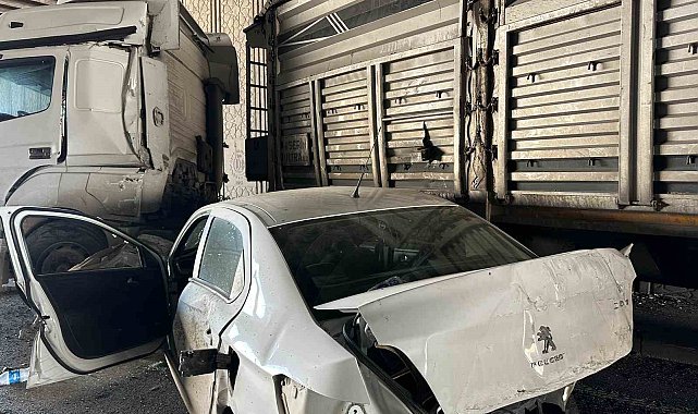 Uşak'ta otomobil ile tır çarpıştı: 1 yaralı