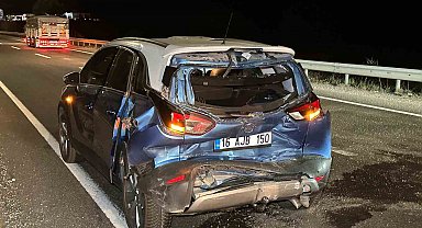 Uşak'ta tır ile otomobilin çarpışması sonucu aynı aileden 4 kişi yaralandı