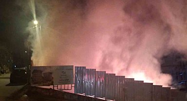 Üsküdar'da şantiyede işçilerin kaldığı konteynerlerde yangın