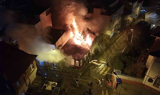 Üsküdar'da tarihi metruk binalarda yangın
