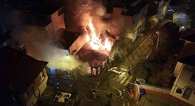 Üsküdar'da tarihi metruk binalarda yangın