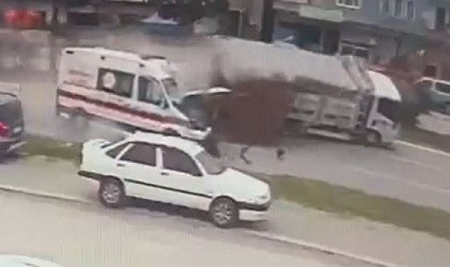 Vakaya giden ambulansın kaza anı kamerada: 1 ölü, 3 yaralı