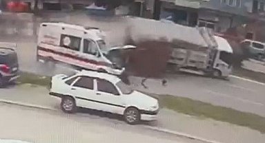 Vakaya giden ambulansın kaza anı kamerada: 1 ölü, 3 yaralı