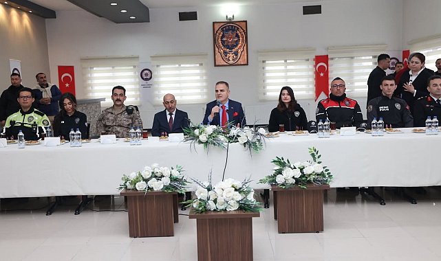 Vali Akbıyık bayramda güvenlik güçleri ile bir araya geldi