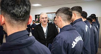 Vali Ayyıldız, İl Jandarma Komutanlığı'nda Mehmetçik'le buluştu