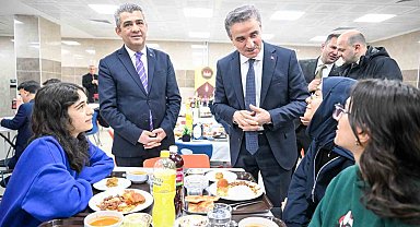 Vali Baruş öğrencilerle iftar yaptı