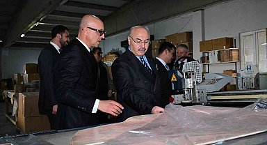 Vali Köşger deri fabrikalarındaki üretim zincirini inceledi