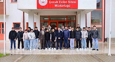 Vali Sözer bayramda çocuklar ve öğrencilerle buluştu