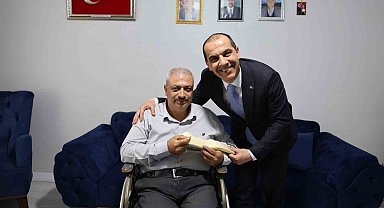 Vali Taşolar, Gazi Engenç'i ziyaret ederek bayramını tebrik etti