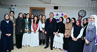 Vali Yılmaz, kız yurdunda kalan uluslararası öğrencilerle iftar yaptı