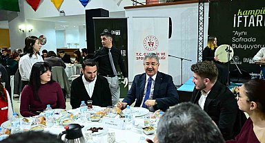 Vali Yılmaz, öğrencilerle iftar yaptı