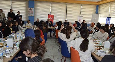 Vali Zorluoğlu, Dicle'de gençlerle buluştu