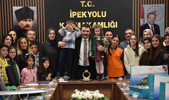 Van'da kitap okuma yarışmasında dereceye girenler ödüllendirildi