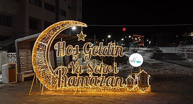 Van'da Ramazan ışıltısı: Kent meydanları görsel şölene dönüştü