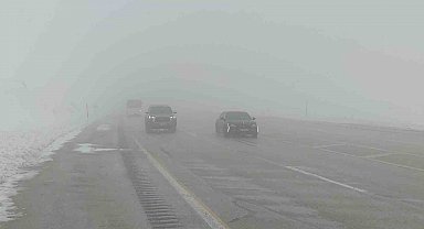 Van'da sis ve kar yağışı yüksek kesimlerde etkiliyor