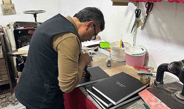 Vanlı cilt ustası yarım asırlık zanaatını teknolojiye karşı koruyor