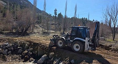 Yağışlar sonrası kapanan yol yeniden ulaşıma açıldı