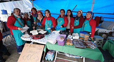 Yağmur dinlemediler: Bodrum Acı Ot Festivali'ne ziyaretçi akını