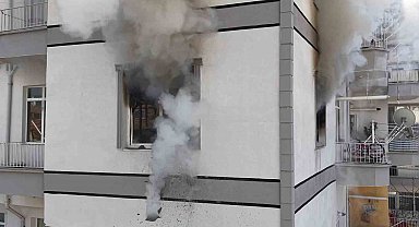 Yardım çağırmak için önce dışarı çıktı, çocuklarını kurtarmak için yanan eve yeniden girdi