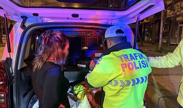 Yasal sınırın üstünde alkollü çıkan aday sürücünün ehliyeti iptal edildi, "Beni çekmeyin avukatım" diyerek kendini savundu