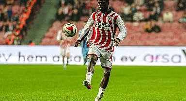 Yeni transfer Assoumou en az 8 hafta yok