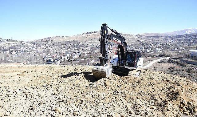 Yeşilyurt'un Mullakasım Mahallesi yeni yollarla buluşuyor