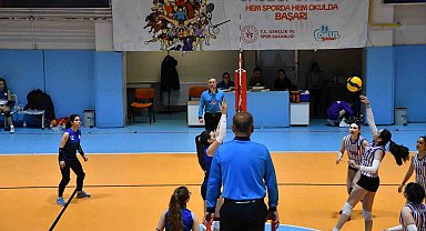 Yıldız Kızlar Voleybol Kulüp Müsabakaları sona erdi