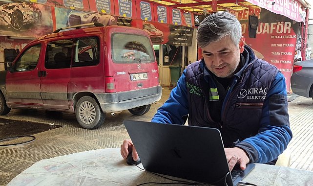 Yıllardır yaptığı mesleğinin bilgisayar oyununu oynadı