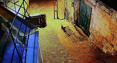 Yokuşu çıkamayan elektrikli bisiklet devrildi