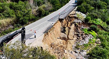 Yolda heyelan: Yarısı çöktü, içme suyu hattı zarar gördü