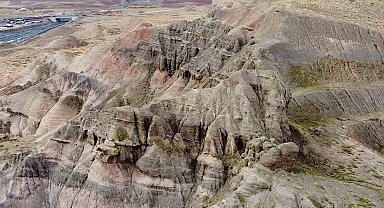Yozgat'ta yağmur, kar ve rüzgarın şekillendirdiği tepe dron kamerasıyla görüntülendi