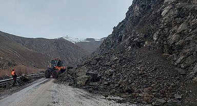 Yüksekova-Van kara yolu kontrollü şekilde geçişlere açıldı