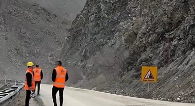 Yüksekova yolu heyelan riski nedeniyle gece trafiğe kapatılacak
