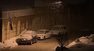 Yüksekova'da kar yağışı etkili oluyor