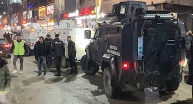 Yüksekova'da taşlı sopalı kavga: 1'i polis 2 yaralı