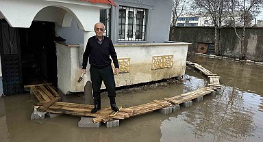 Yüksekova'da Venedik çilesi: Evlere giriş tahtadan köprülerle sağlanıyor